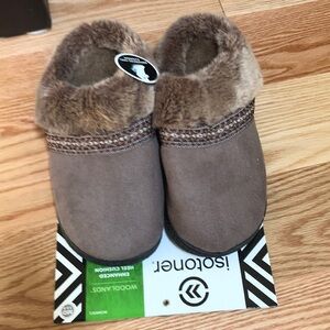 New! Isotoner SZ 7.5/8, Medium Smokey taupe enhanced heel cushion slippers.